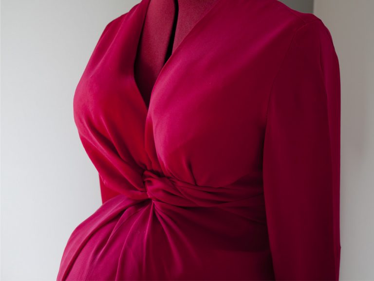Une robe de fête de future maman [Retour dans le passé #1]