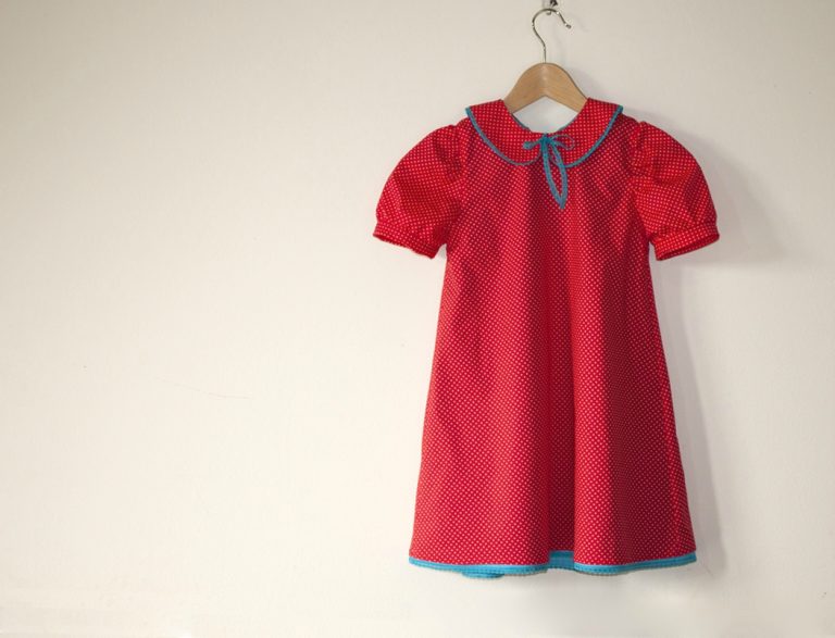 6 ans… Et une robe trapèze!