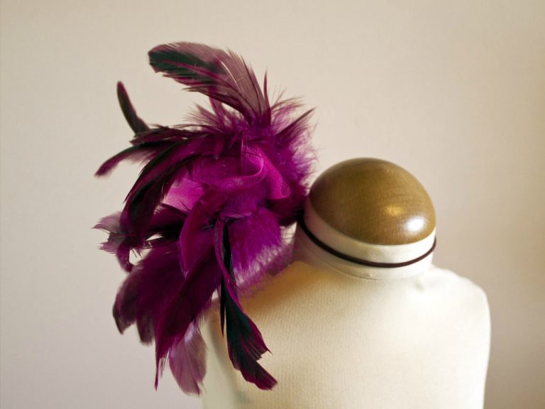 L&rsquo;accessoire de cheveux à plumes [+ Tuto]